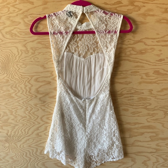 White lace romper with halter neck - Picture 2 of 3